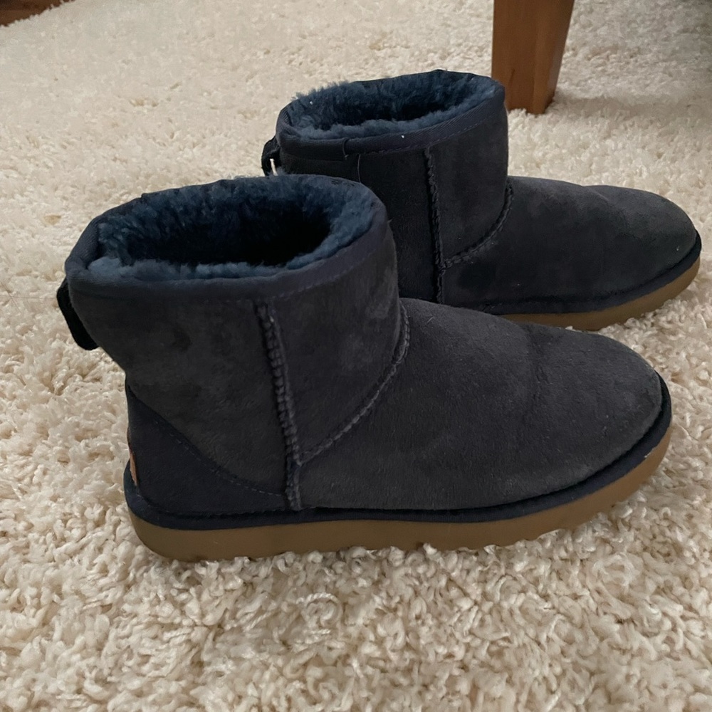 Mini UGGS - Picture 2 of 4